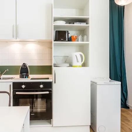With A Courtyard In The Center Apartment *