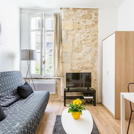 Apartment With A Courtyard In The Center *
