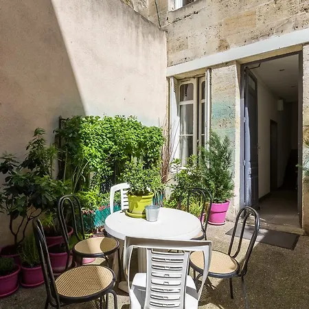 With A Courtyard In The Center Apartment *